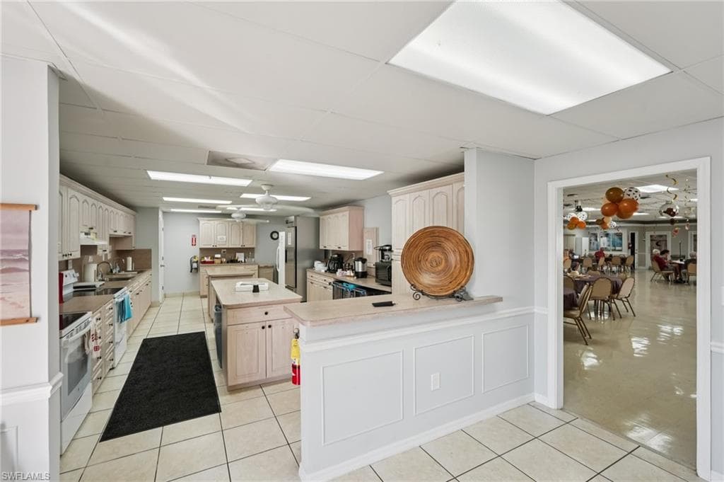 121 Kim DR # 121, NAPLES FL 34104-42