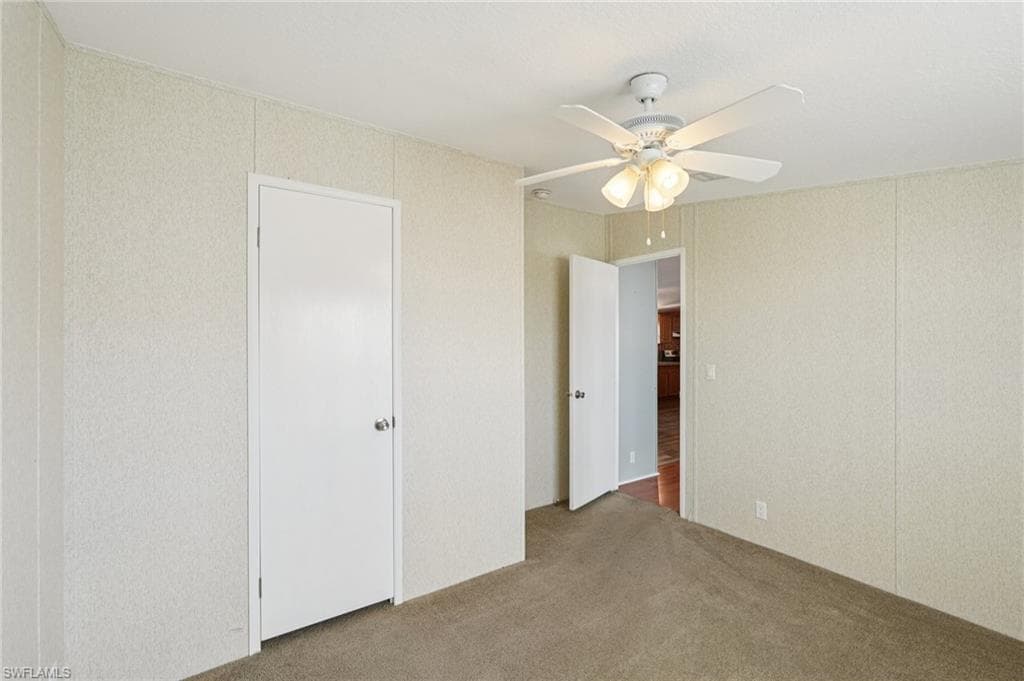 121 Kim DR # 121, NAPLES FL 34104-25