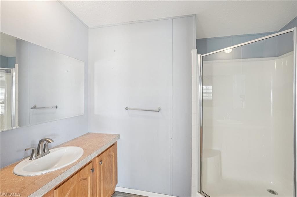 121 Kim DR # 121, NAPLES FL 34104-21
