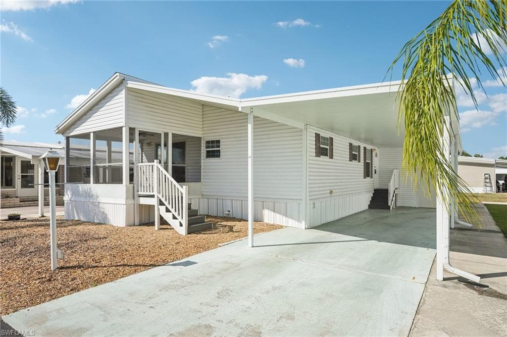 121 Kim DR # 121, NAPLES FL 34104-2