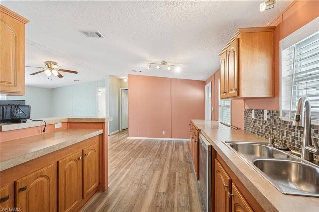 121 Kim DR # 121, NAPLES FL 34104-8