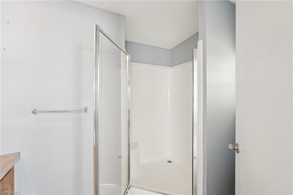 121 Kim DR # 121, NAPLES FL 34104-23