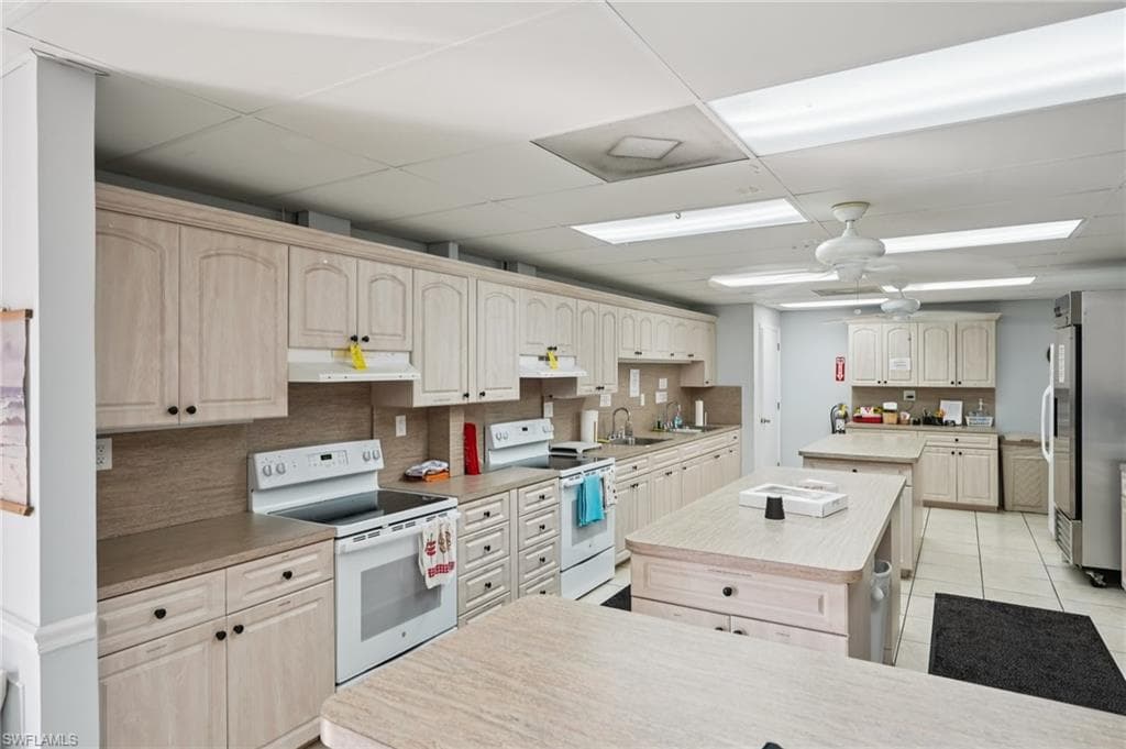 121 Kim DR # 121, NAPLES FL 34104-40