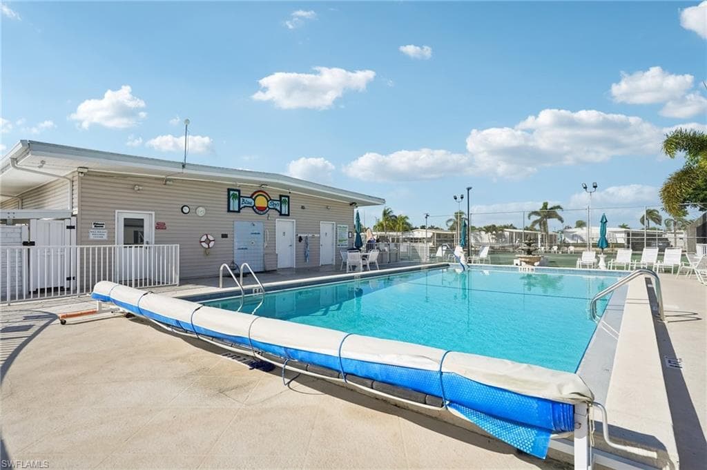 121 Kim DR # 121, NAPLES FL 34104-36
