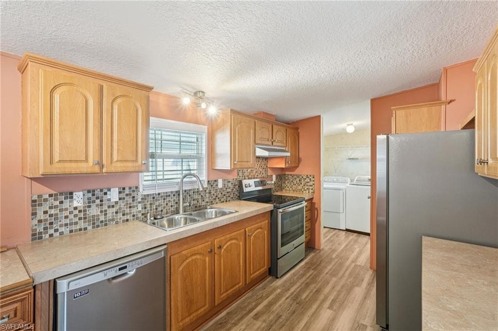 121 Kim DR # 121, NAPLES FL 34104-10