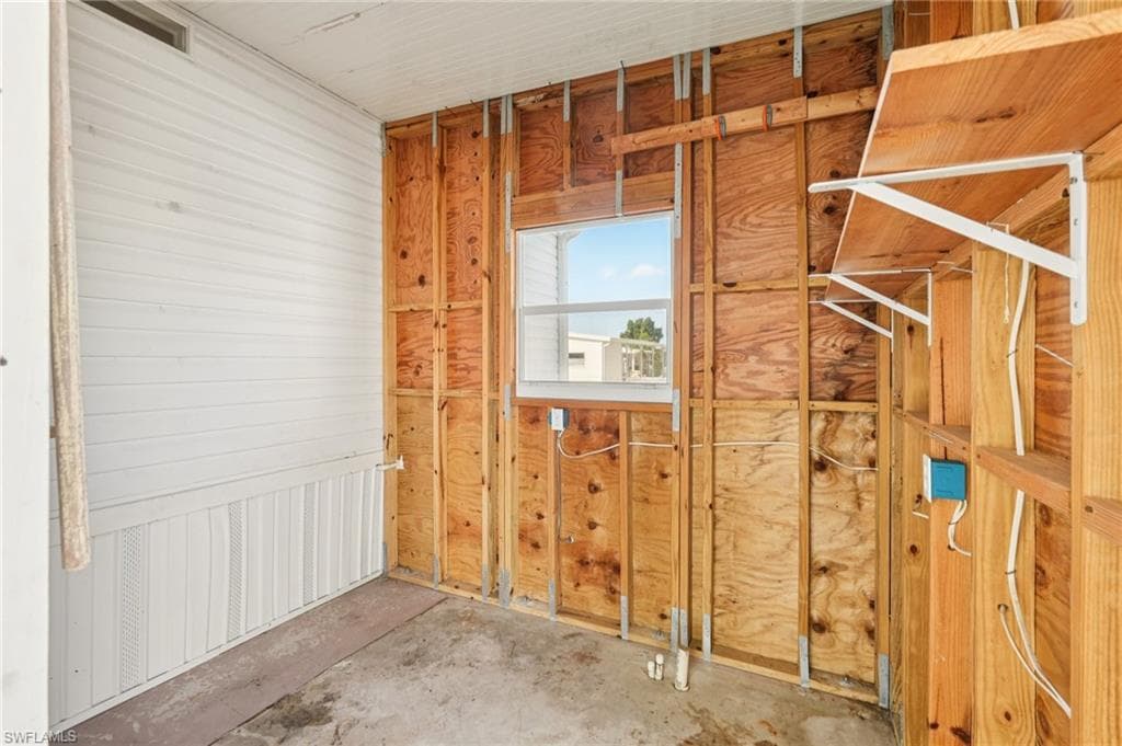 121 Kim DR # 121, NAPLES FL 34104-30