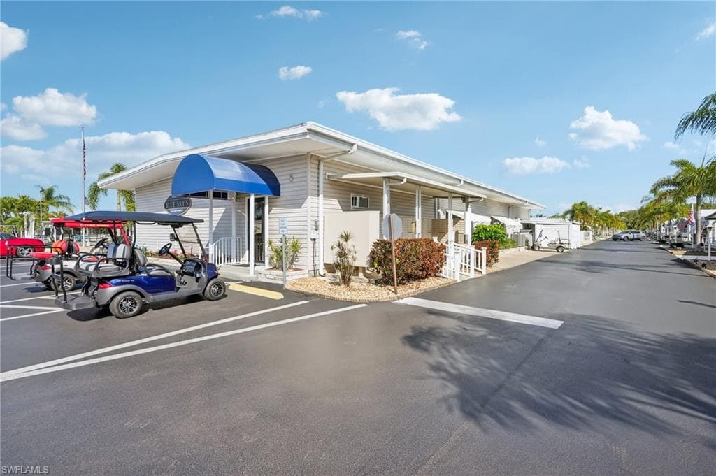 121 Kim DR # 121, NAPLES FL 34104-38