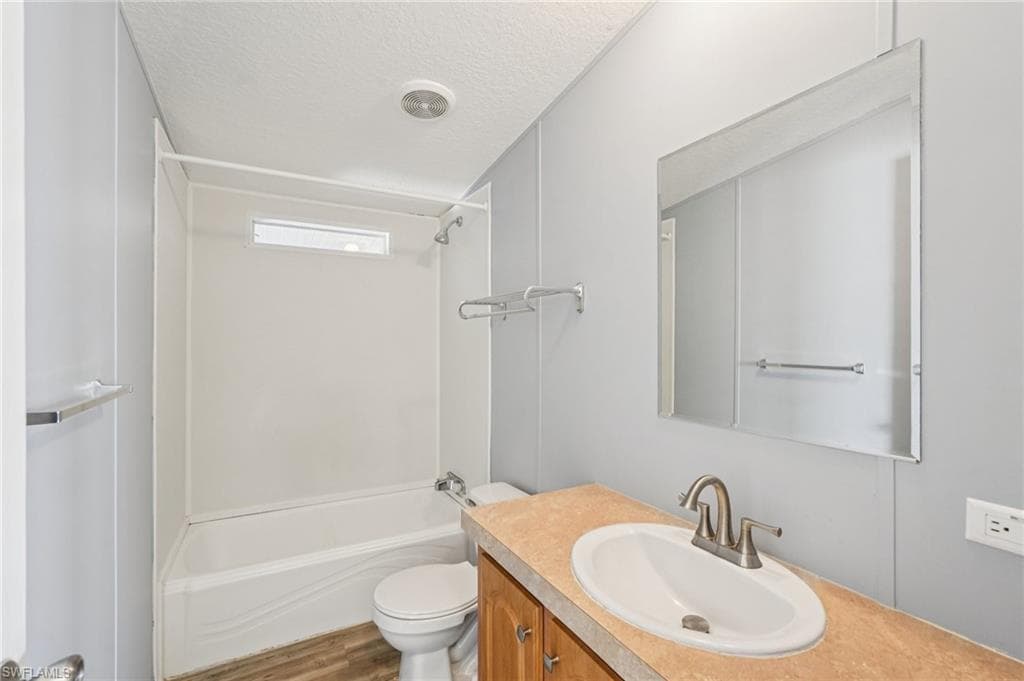 121 Kim DR # 121, NAPLES FL 34104-28