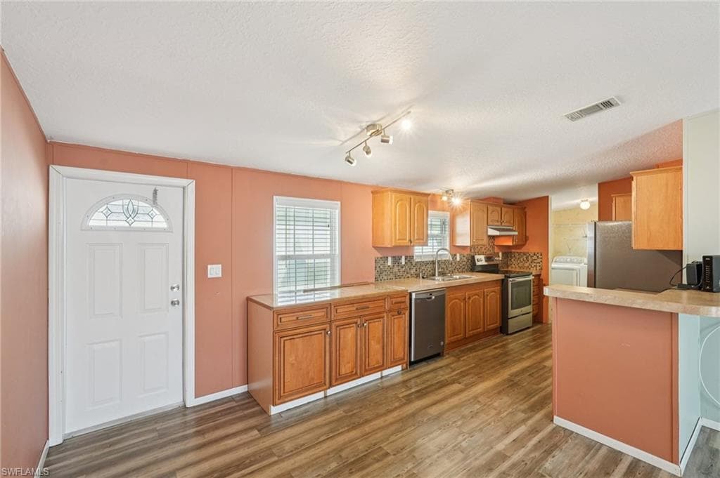 121 Kim DR # 121, NAPLES FL 34104-7