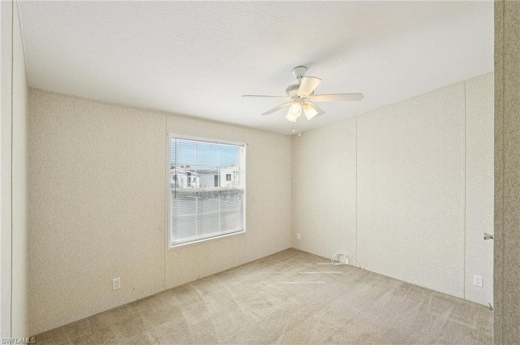 121 Kim DR # 121, NAPLES FL 34104-24