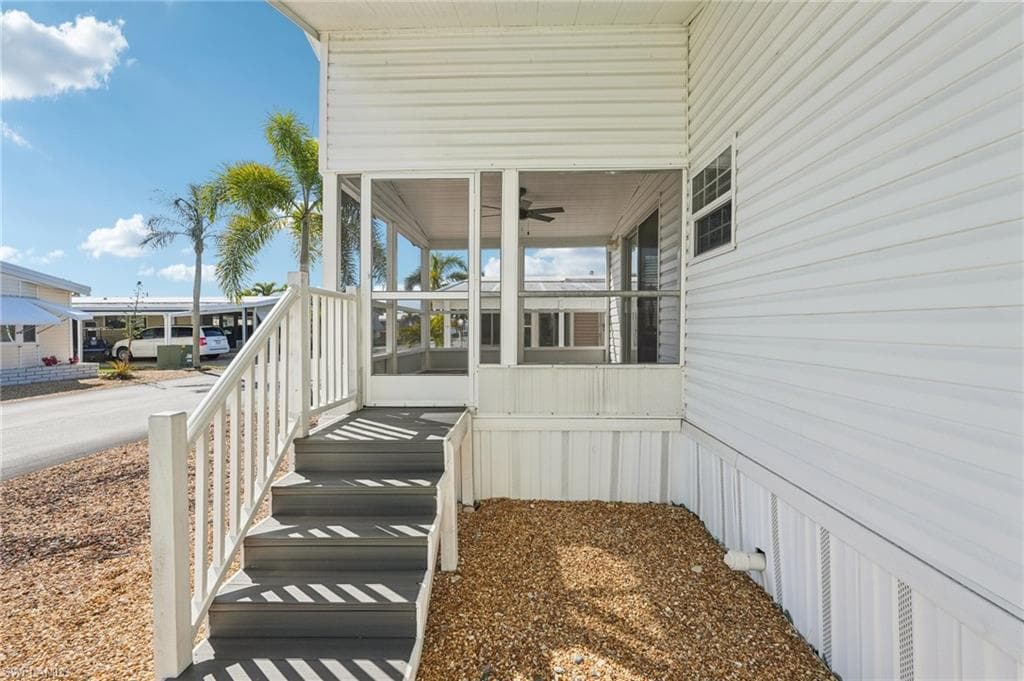 121 Kim DR # 121, NAPLES FL 34104-20