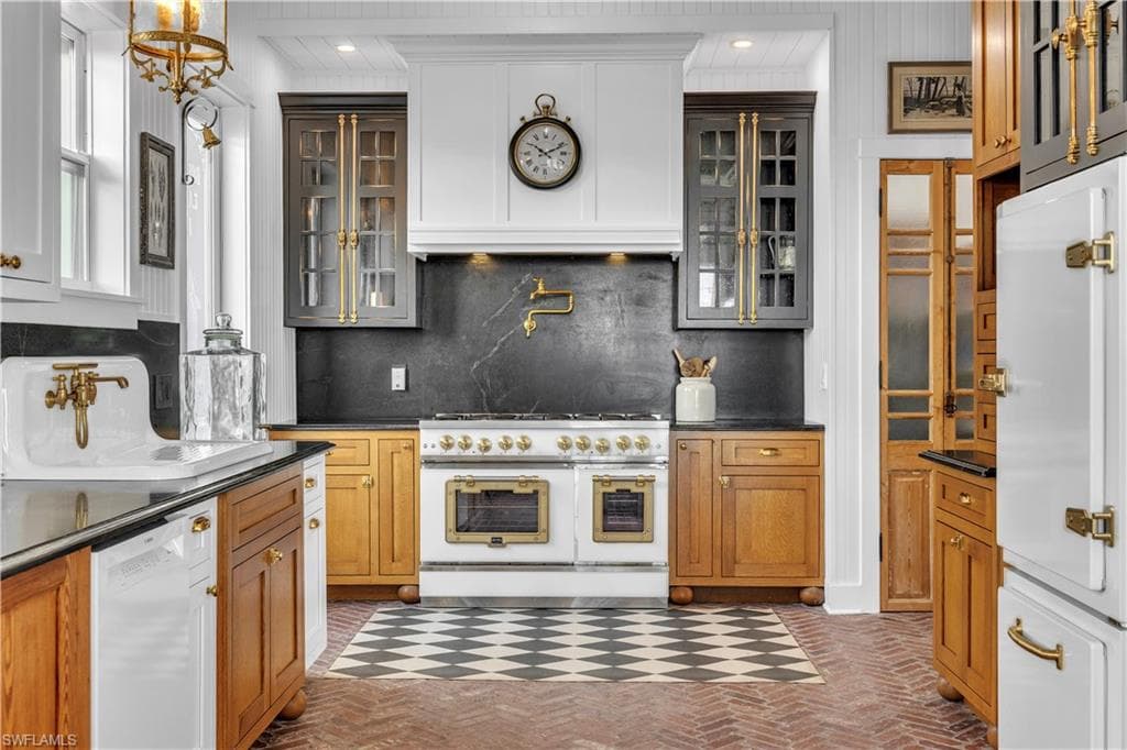 8241 Main ST, BOKEELIA FL 33922-18