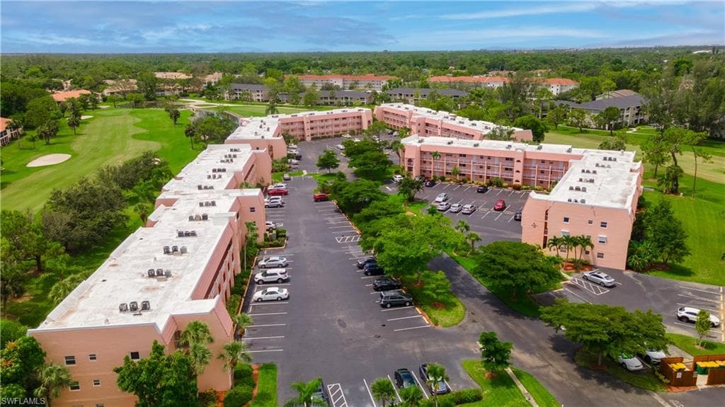 190 Turtle Lake CT # 311, NAPLES FL 34105-45