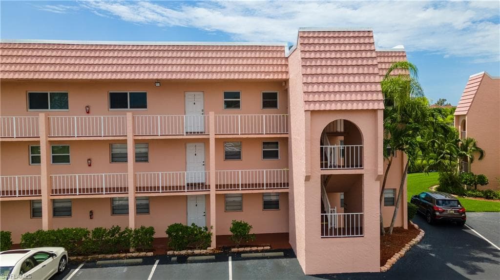 190 Turtle Lake CT # 311, NAPLES FL 34105-42