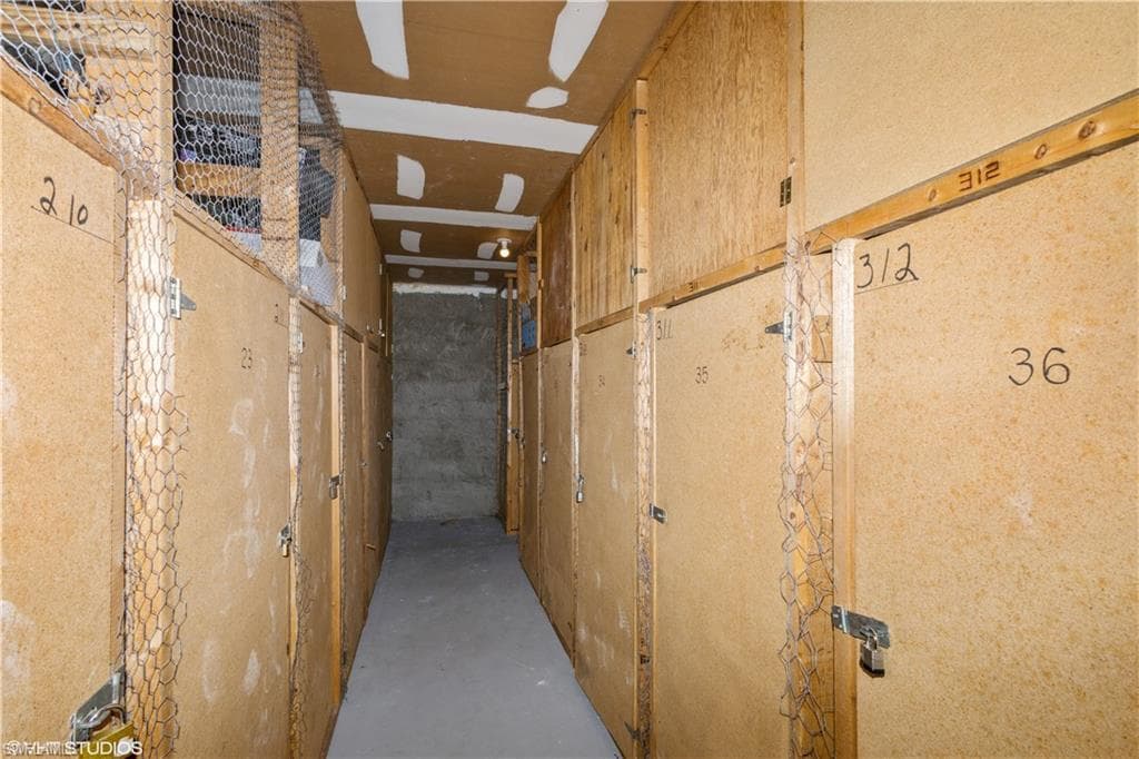 190 Turtle Lake CT # 311, NAPLES FL 34105-36