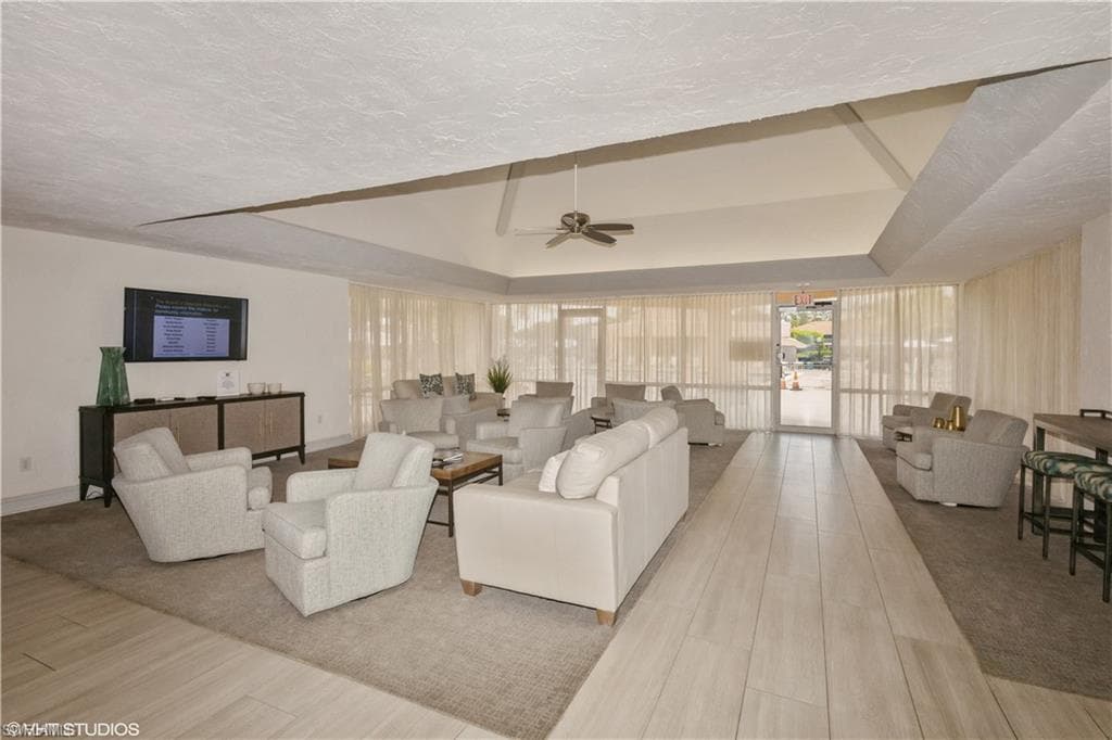 190 Turtle Lake CT # 311, NAPLES FL 34105-39