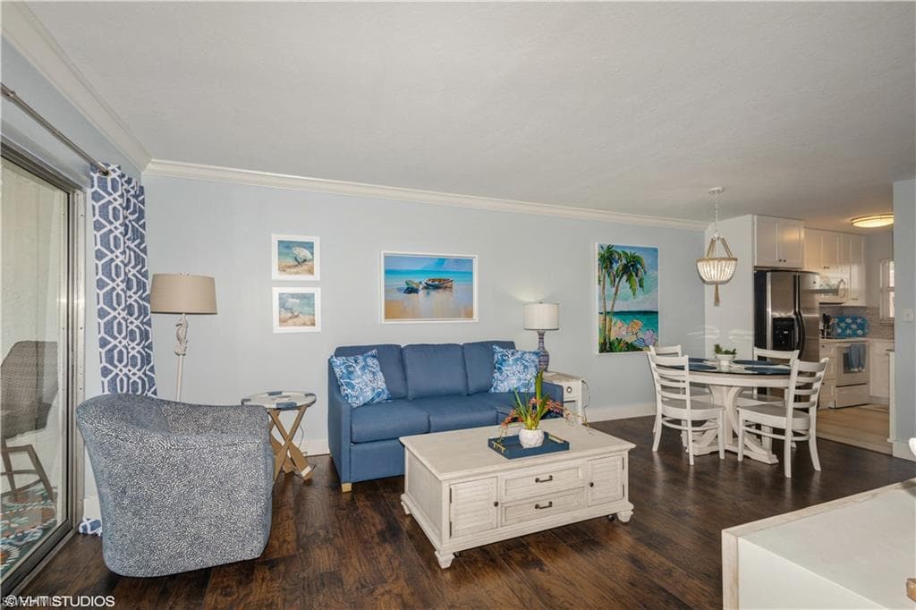 190 Turtle Lake CT # 311, NAPLES FL 34105-7