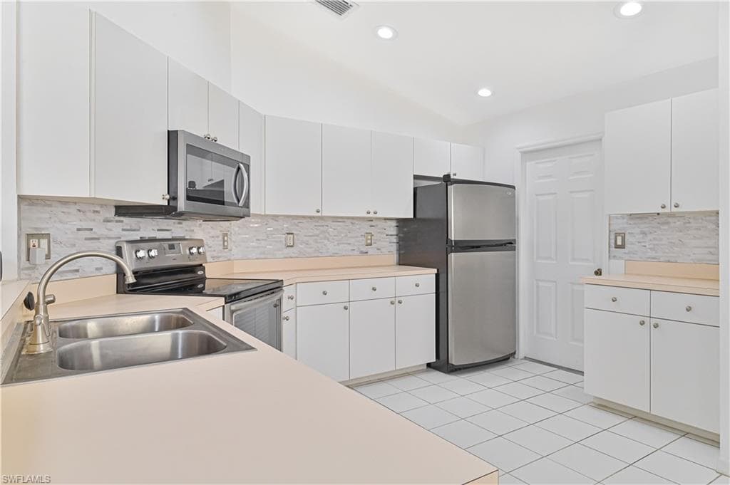 9918 Las Casas DR-16