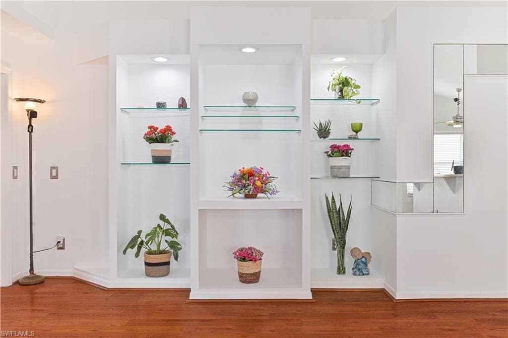 9918 Las Casas DR-11