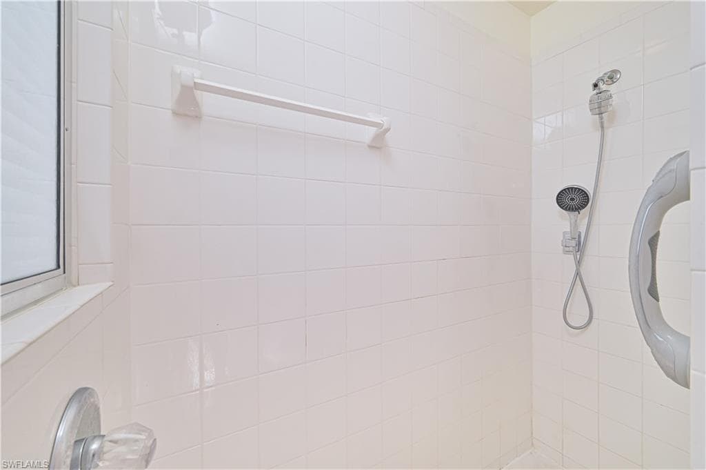 9918 Las Casas DR-35