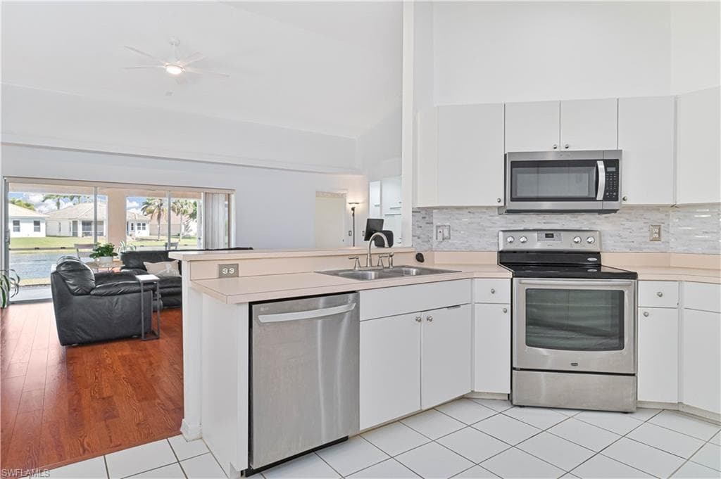 9918 Las Casas DR-19