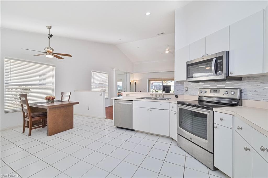 9918 Las Casas DR-18
