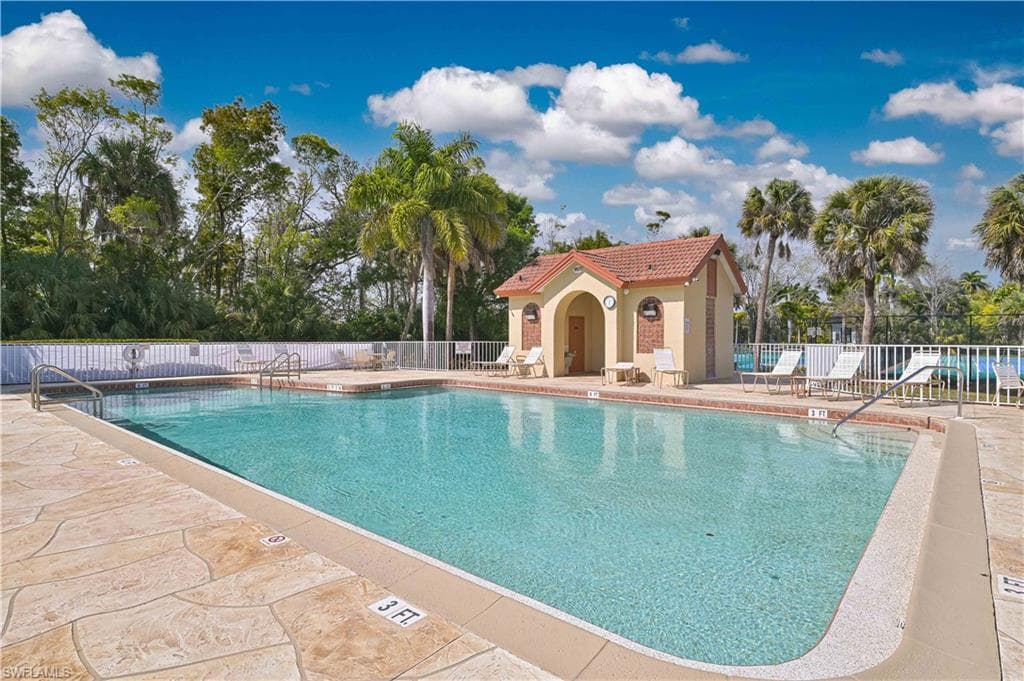 9918 Las Casas DR-38