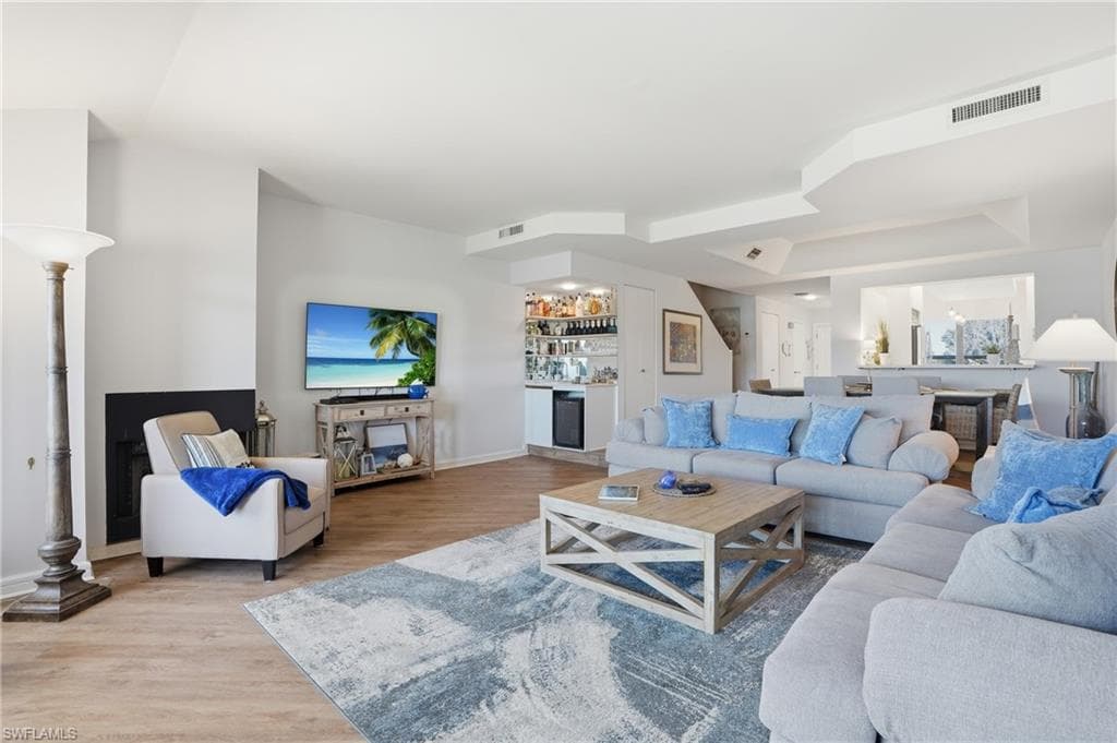 309 La Peninsula BLVD 309-9