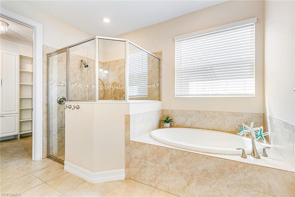 3028 Royal Gardens AVE-25