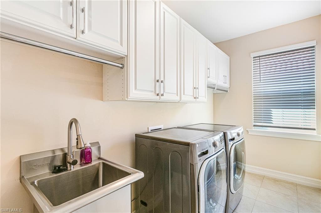 3028 Royal Gardens AVE-31
