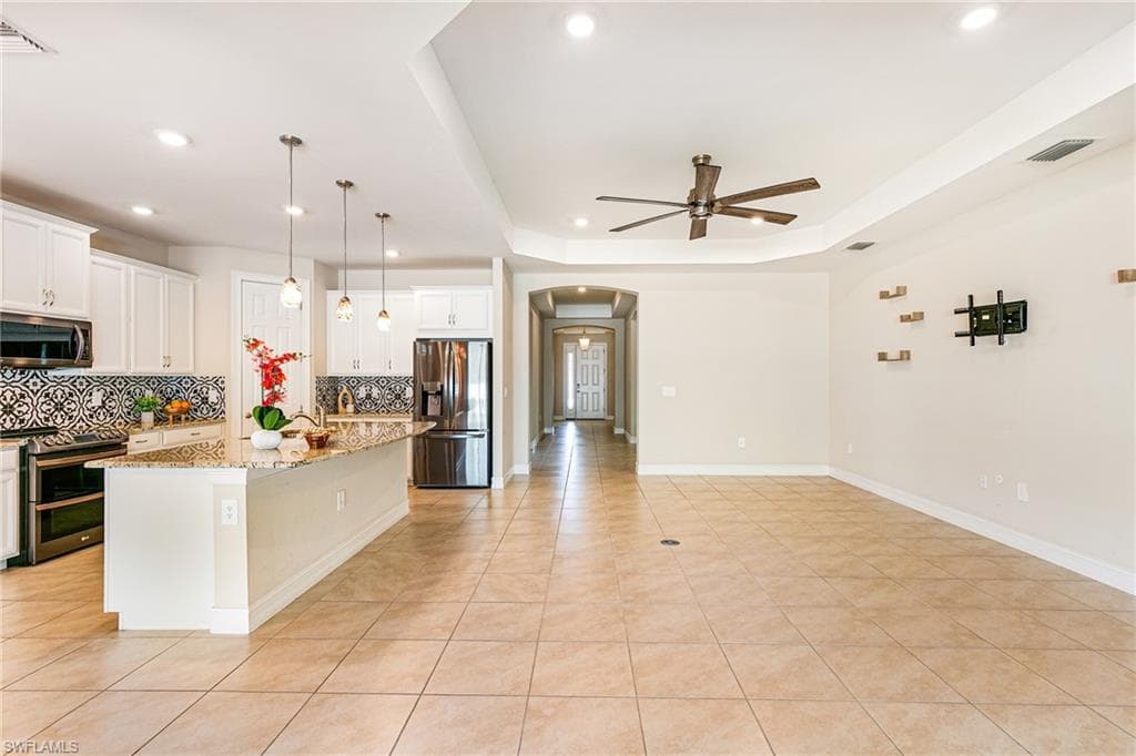 3028 Royal Gardens AVE-33