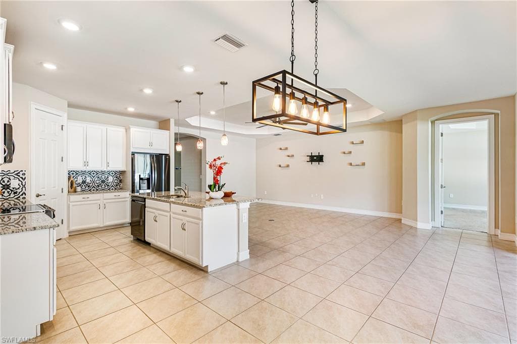 3028 Royal Gardens AVE-9