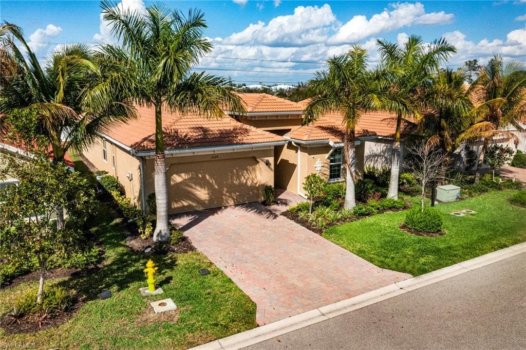 3028 Royal Gardens AVE-40