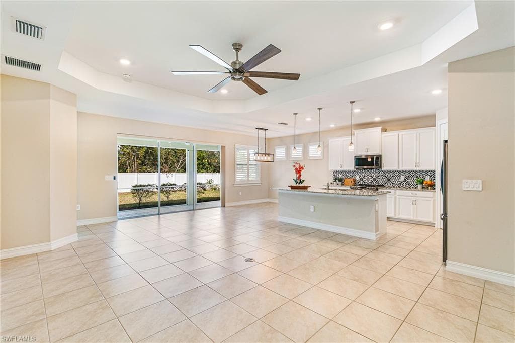 3028 Royal Gardens AVE-36