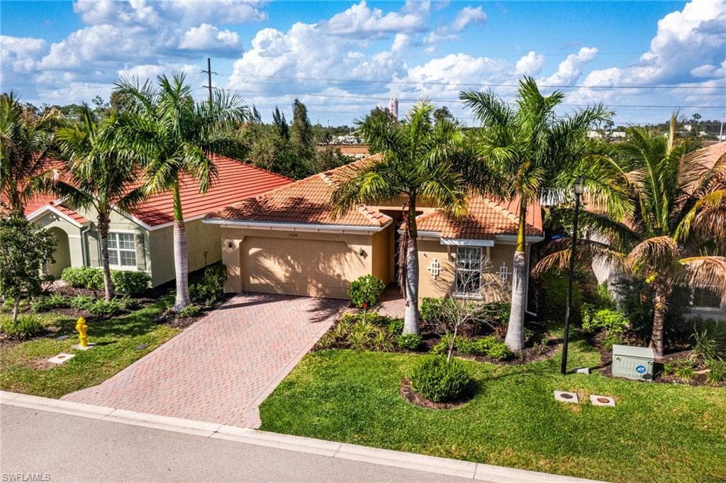 3028 Royal Gardens AVE-39