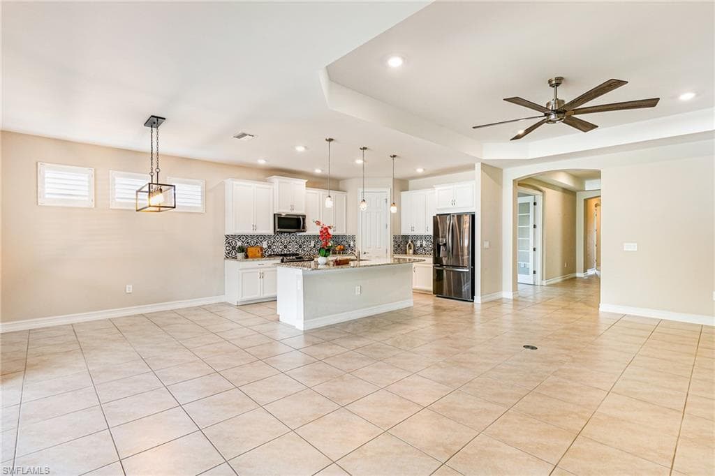 3028 Royal Gardens AVE-34