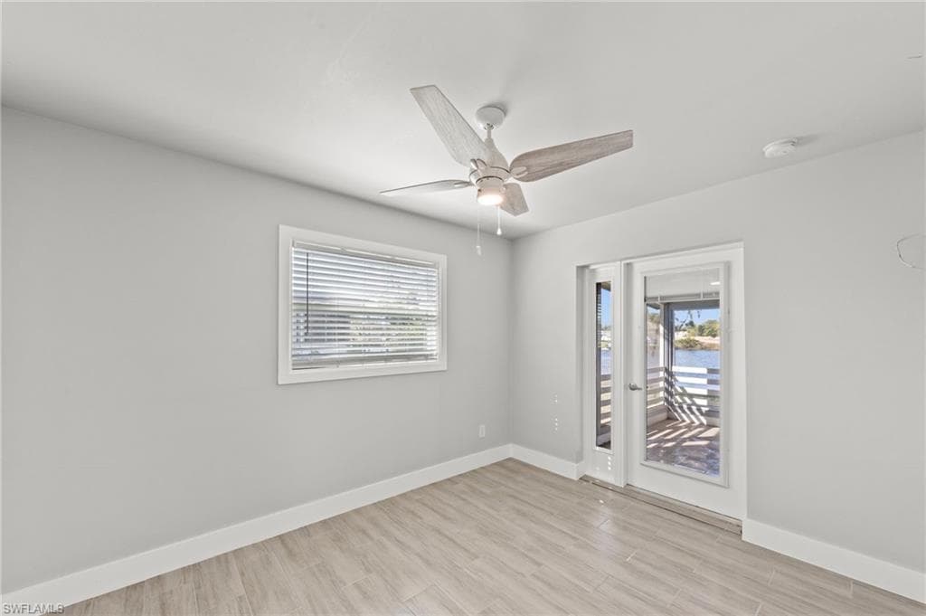 1313 Thompson ST-22