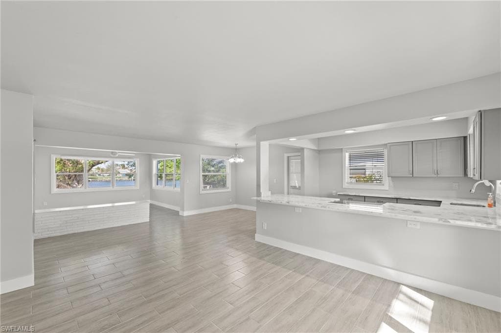 1313 Thompson ST-5