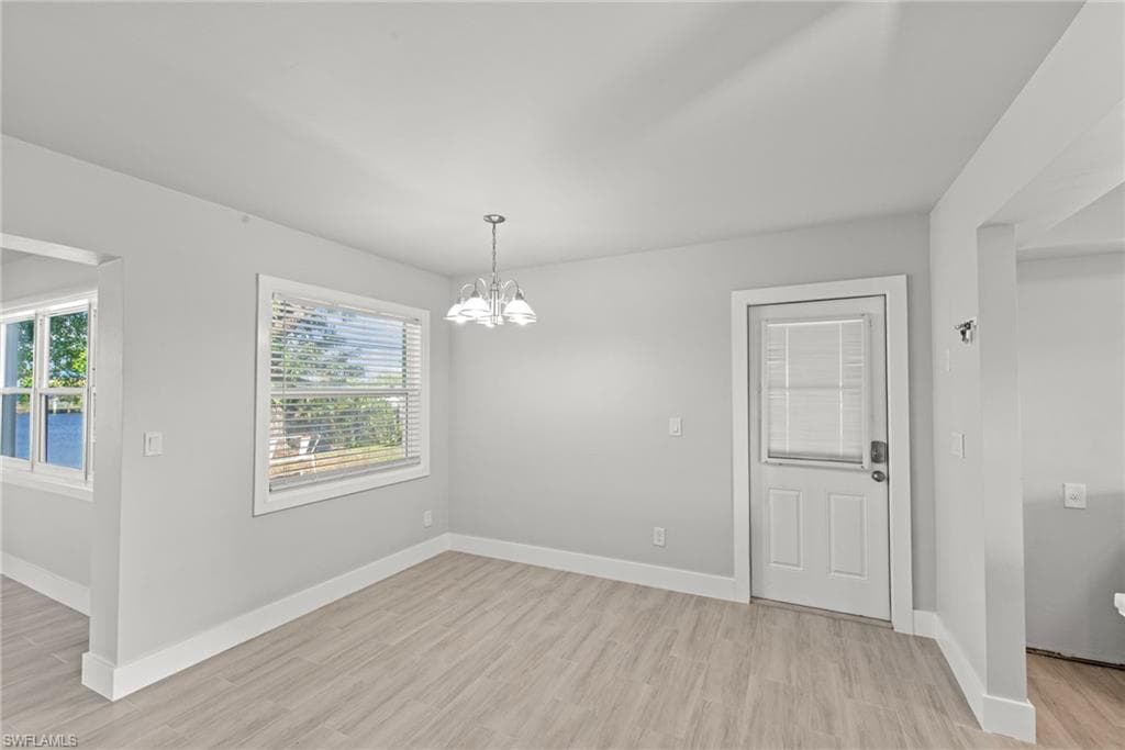 1313 Thompson ST-12