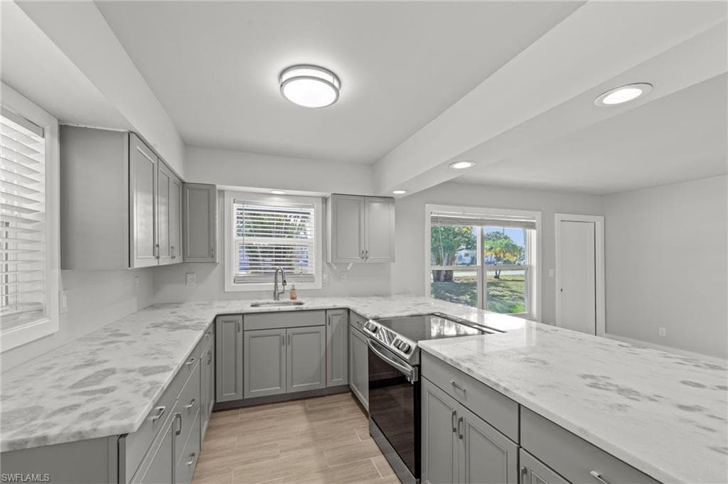 1313 Thompson ST-11