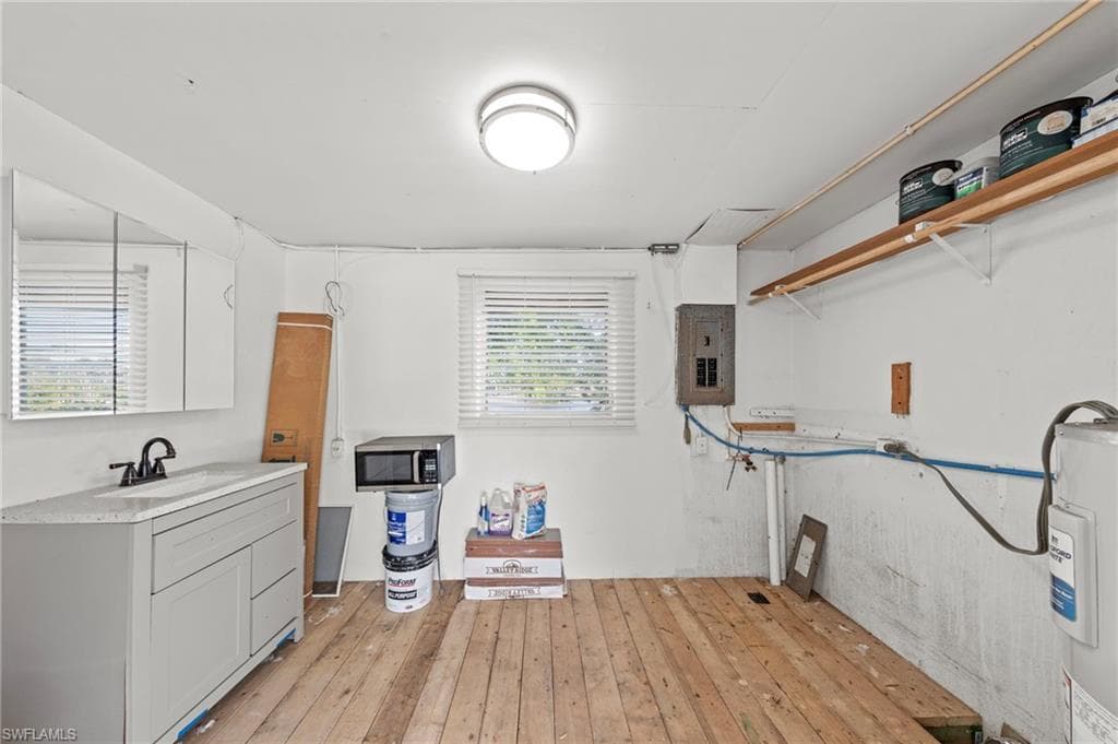 1313 Thompson ST-31