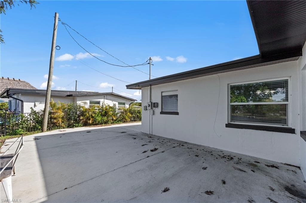1313 Thompson ST-27