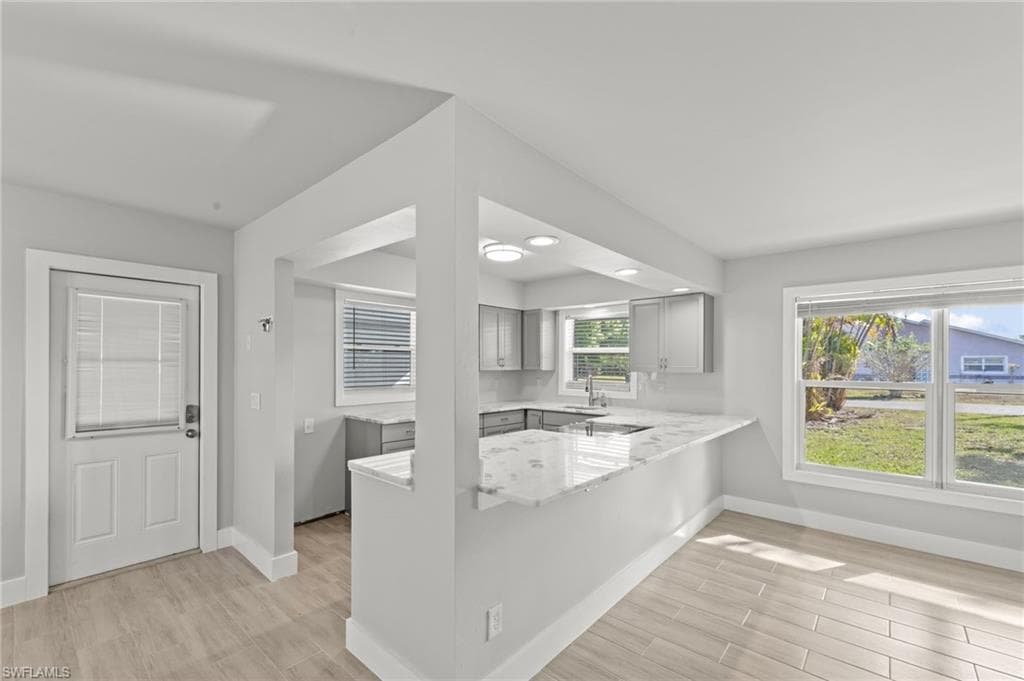 1313 Thompson ST-8