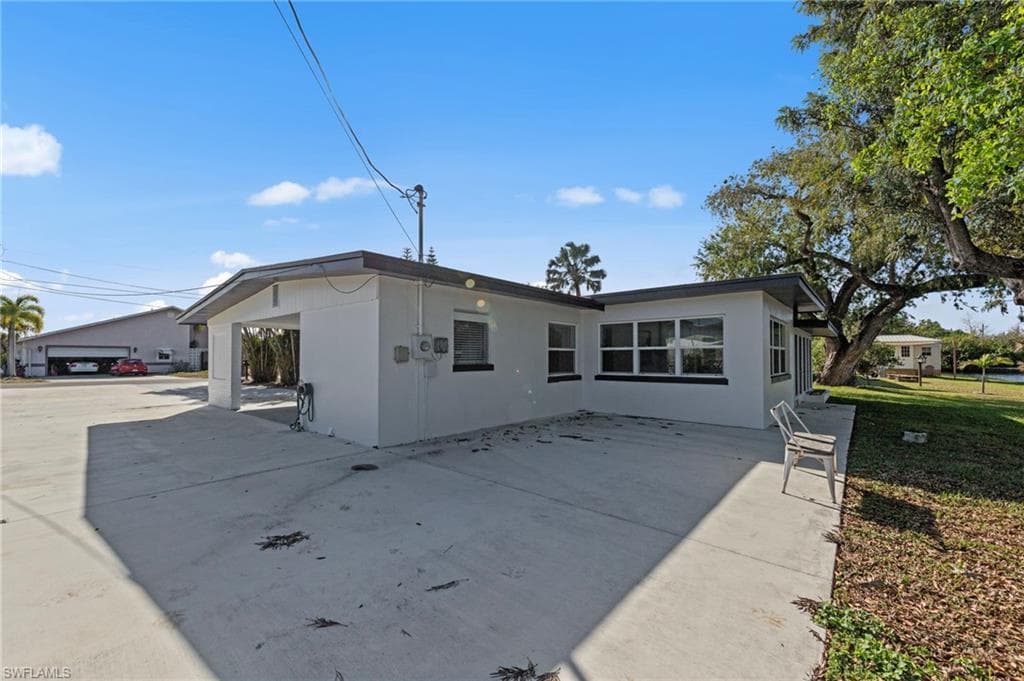 1313 Thompson ST-29