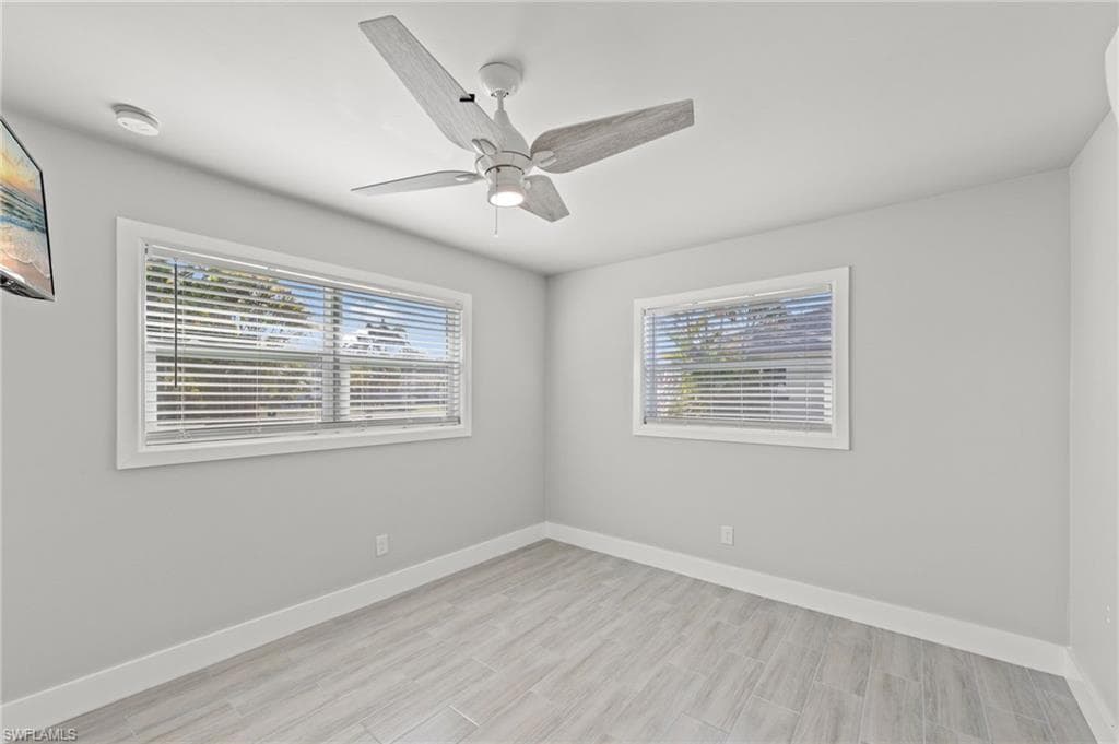 1313 Thompson ST-18