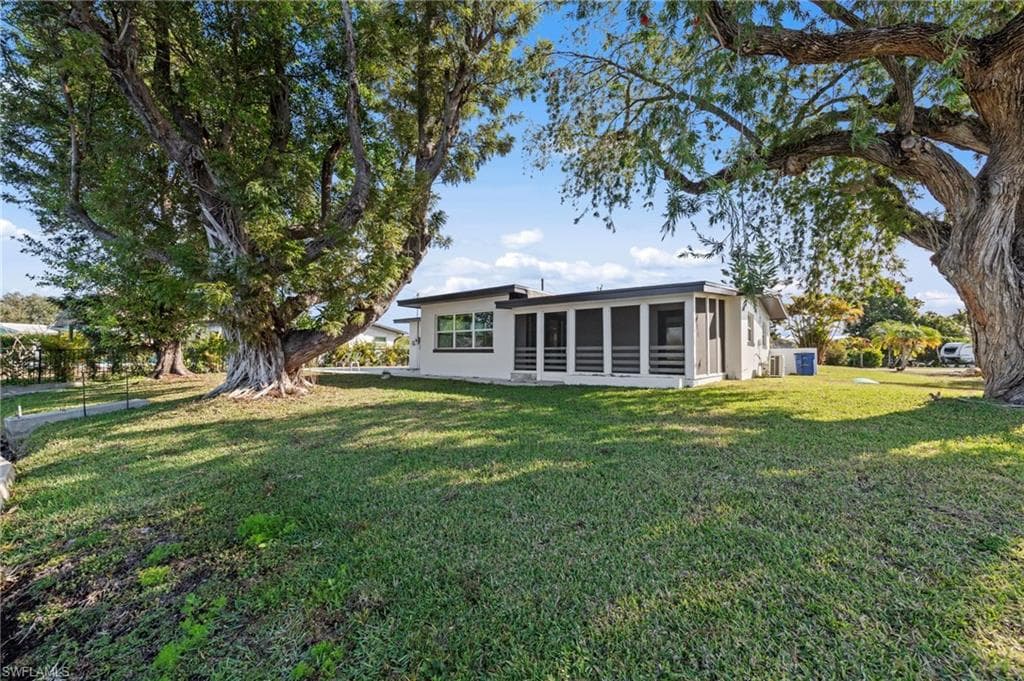1313 Thompson ST-34