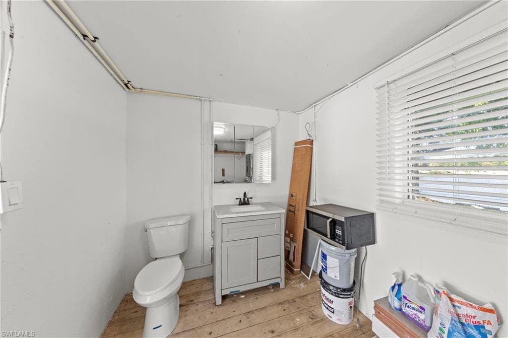 1313 Thompson ST-30