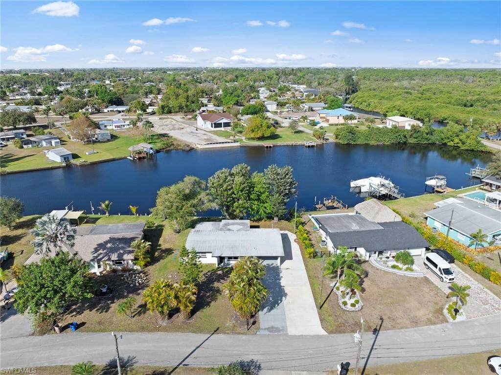 1313 Thompson ST-38