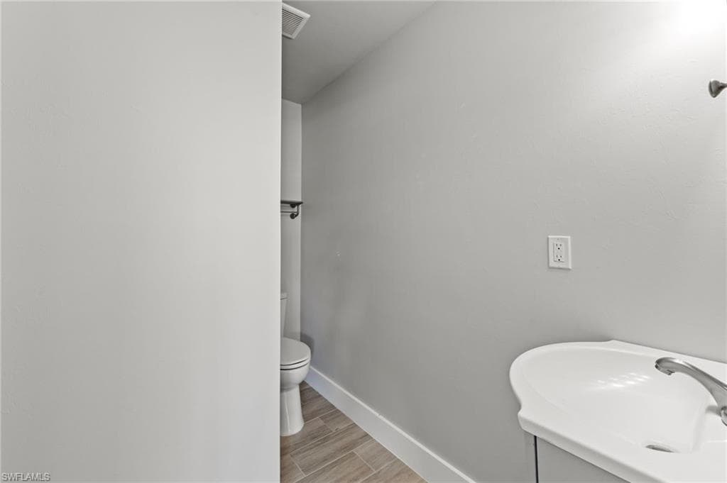 1313 Thompson ST-20
