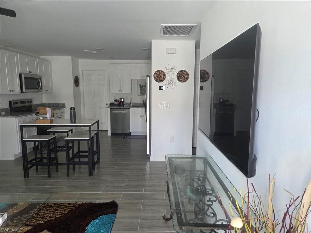 2156 Edison AVE-26